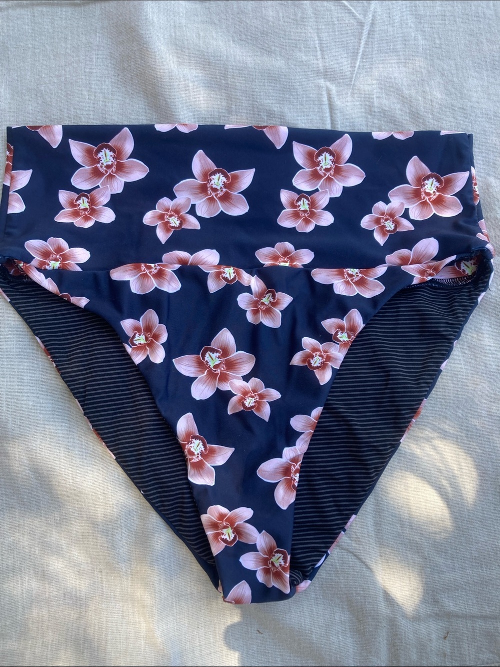Acacia isle echo bottom sz L worn once
